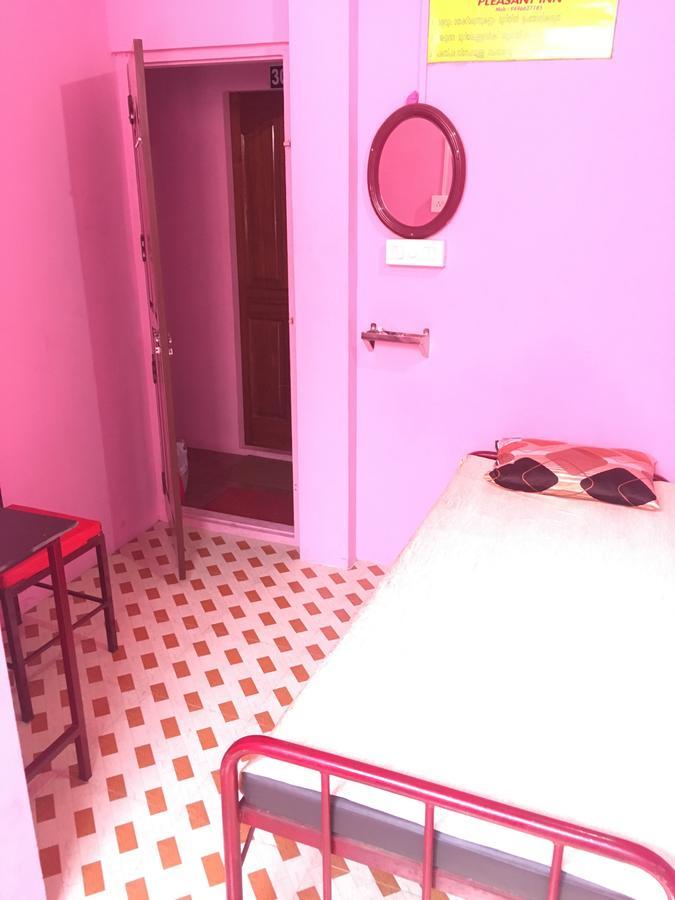 Pleasant Inn Kochi Exteriör bild
