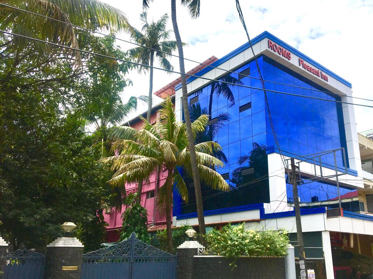 Pleasant Inn Kochi Exteriör bild