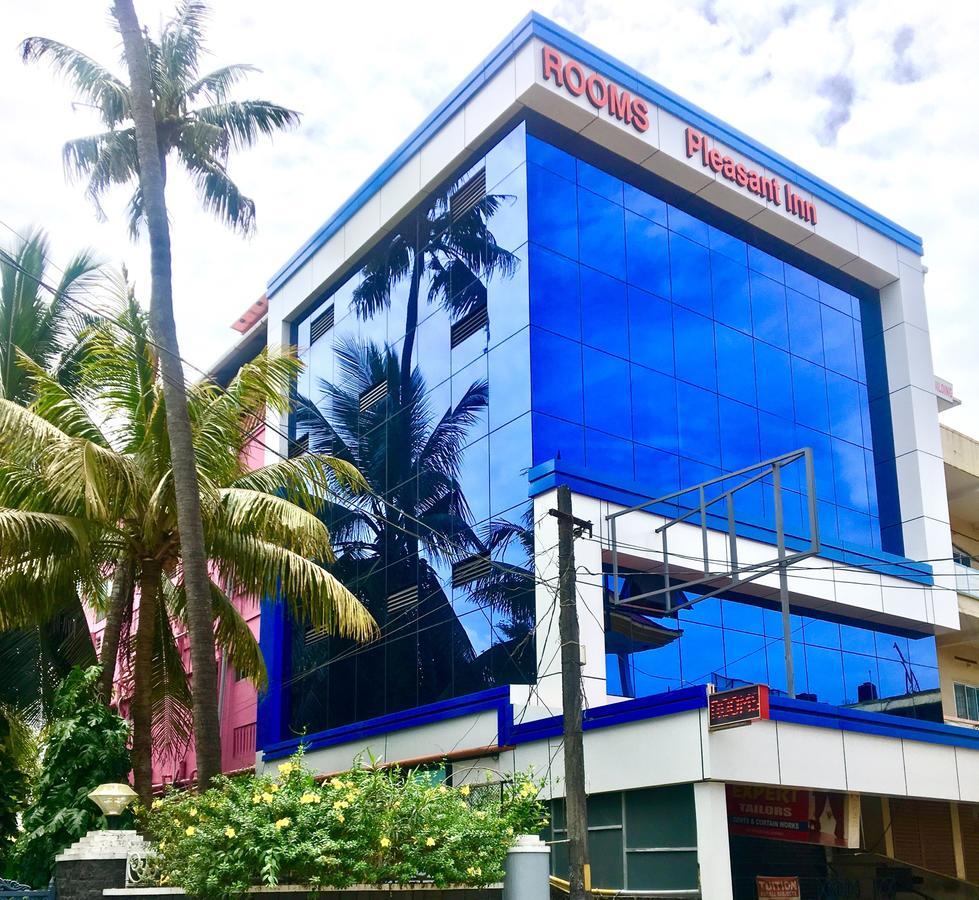 Pleasant Inn Kochi Exteriör bild